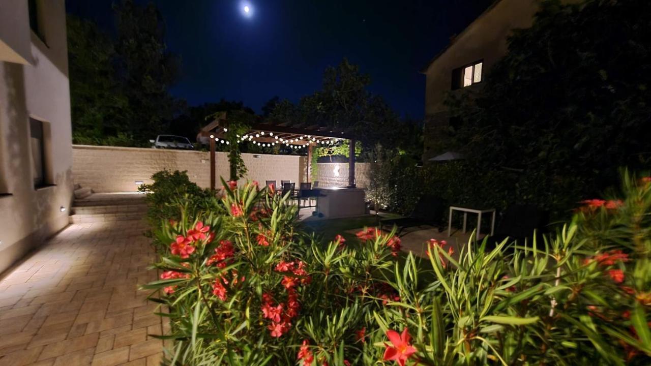 Vila Primorka Apartmani Oleander Šilo Exterior foto