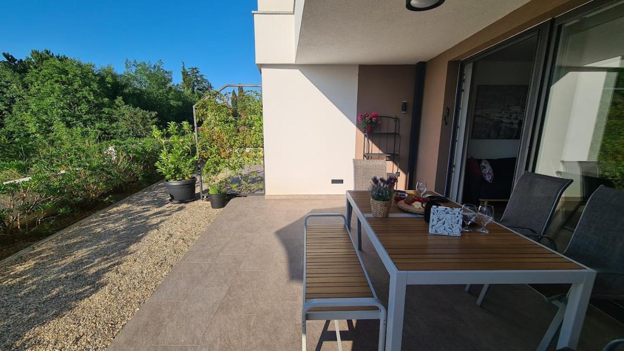Vila Primorka Apartmani Oleander Šilo Exterior foto