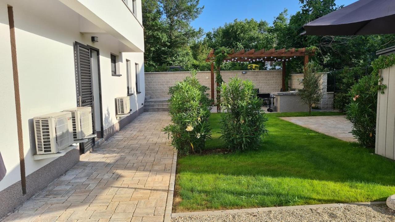 Vila Primorka Apartmani Oleander Šilo Exterior foto