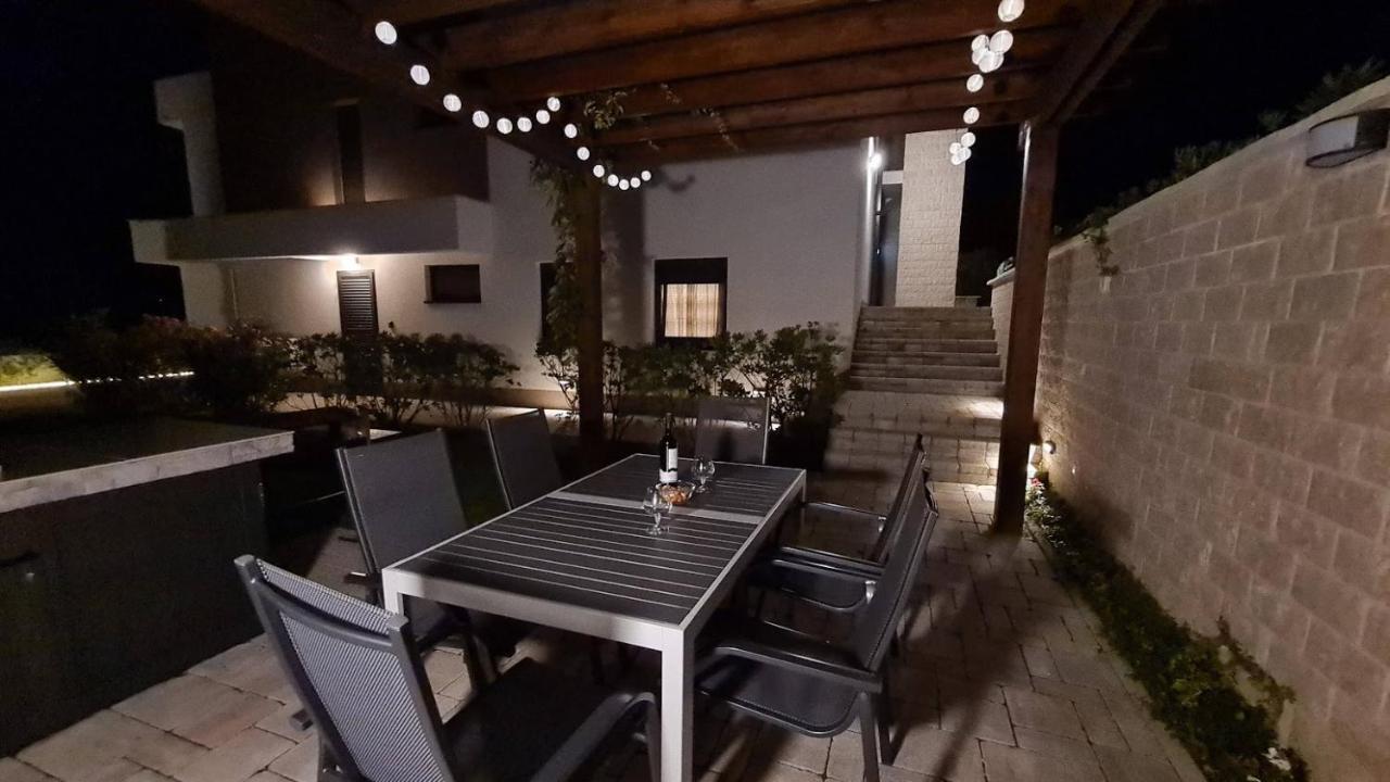 Vila Primorka Apartmani Oleander Šilo Exterior foto