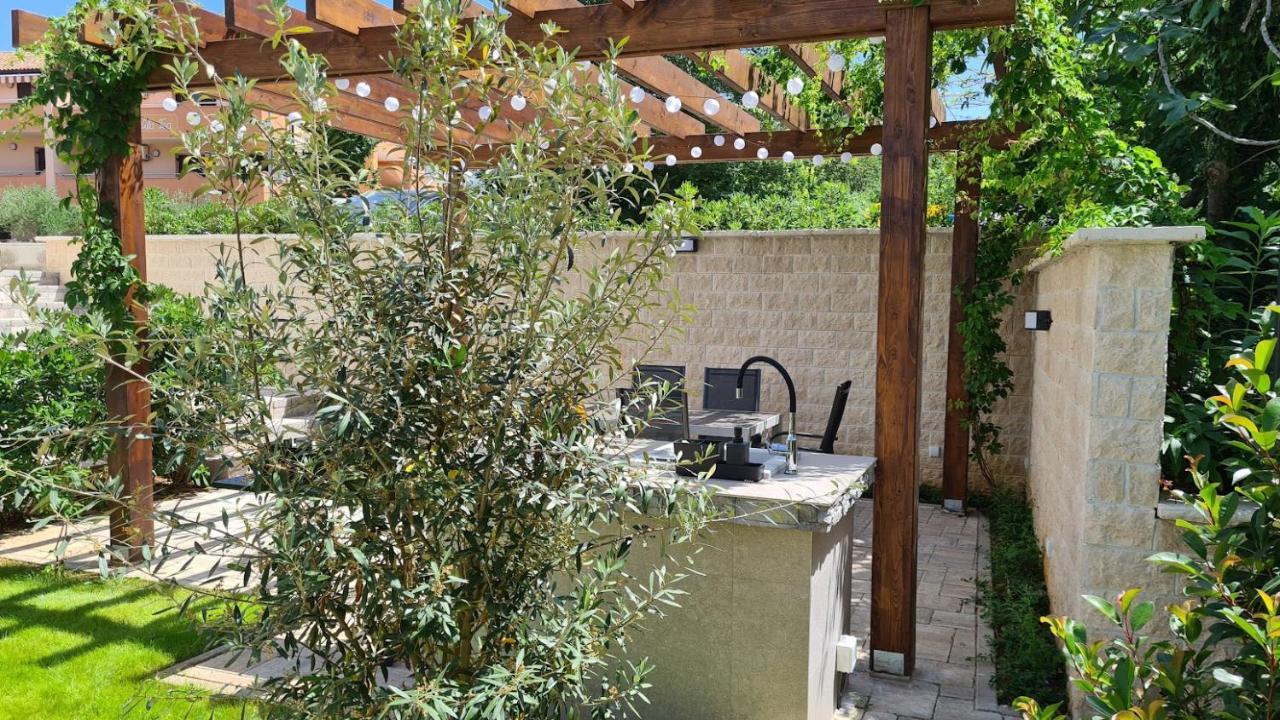 Vila Primorka Apartmani Oleander Šilo Exterior foto